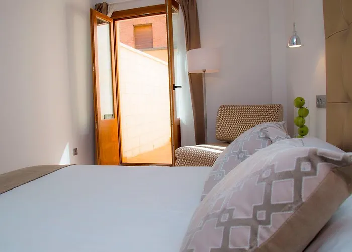 Hab Urban Guest house 3*