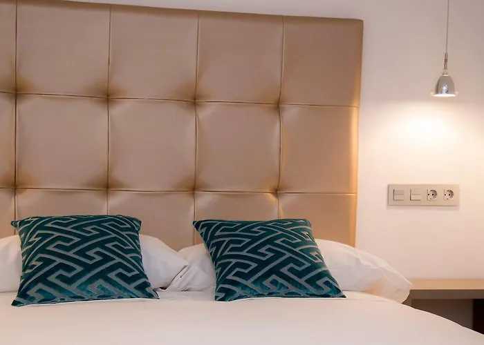 Hab Urban Guest house 3*